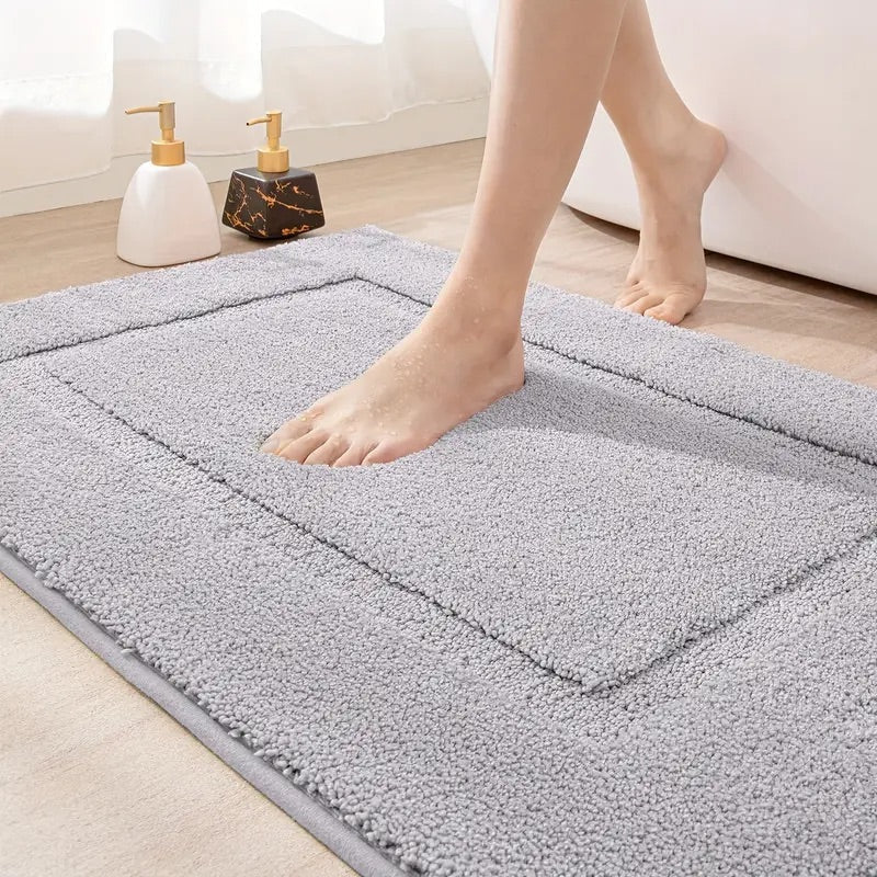Timeless Comfort Classic Border Bath Mat – Absorbent, Non-Slip, Elegant